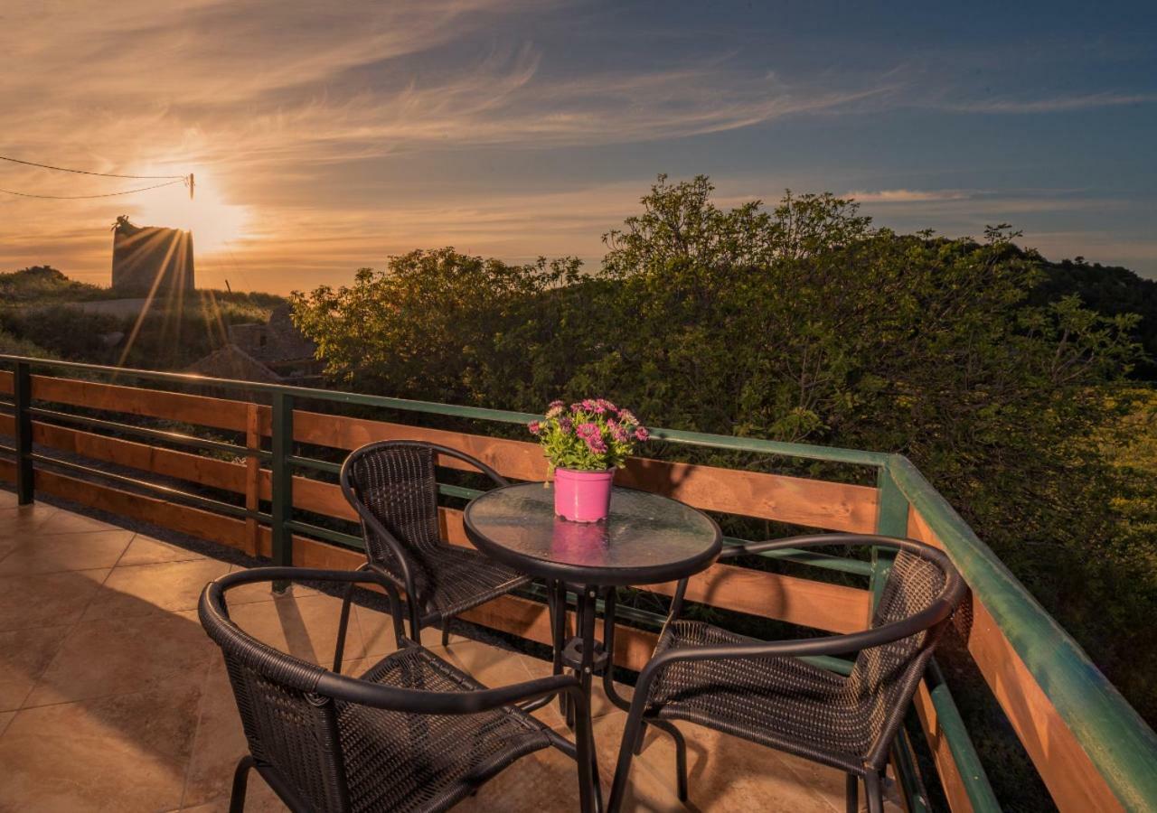 Villa Windmill Near Shipwreck Beach Volímai エクステリア 写真